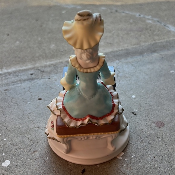 Vintage Melody in Motion Collectable Figurine - Picture 3 of 6